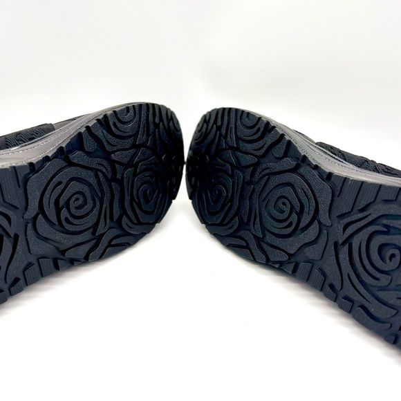 NWOB Taryn Rose Zorah High Top Sneaker Sock Chunky Boots Size: 7 - Picture 8 of 9